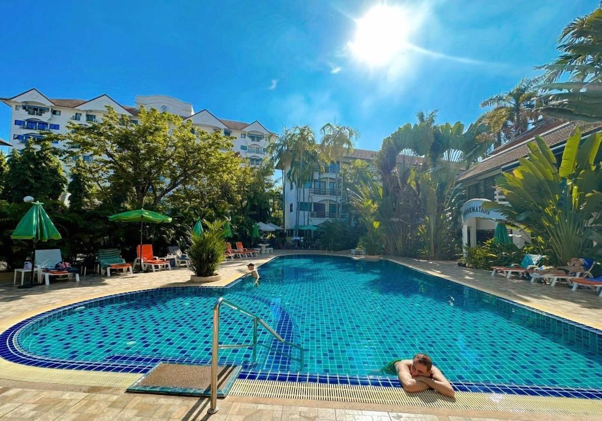 Studio Apartment Diana Estate Condominium Pattaya Exteriör bild