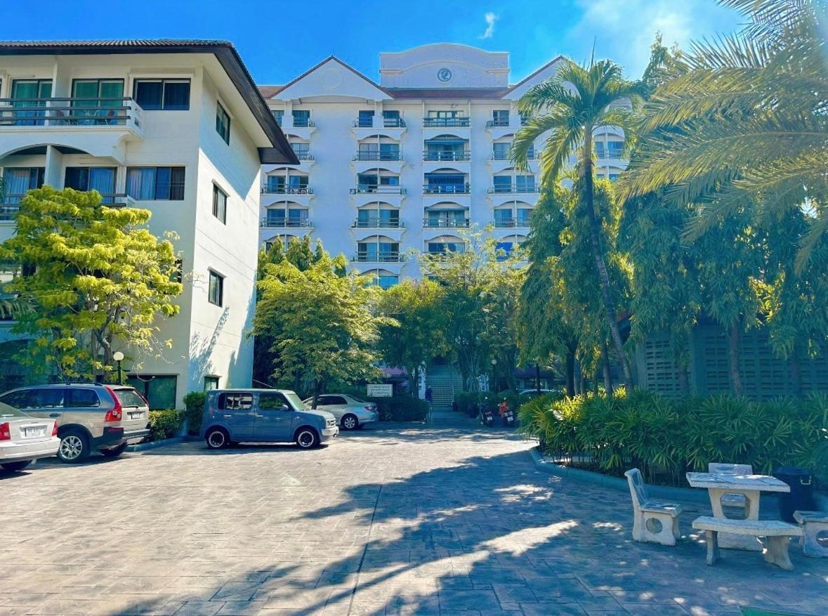 Studio Apartment Diana Estate Condominium Pattaya Exteriör bild